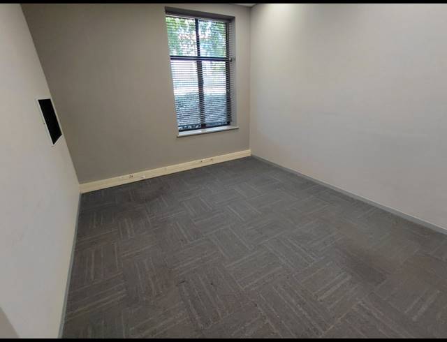 530M² OFFICE TO LET IN MAGALIESSIG